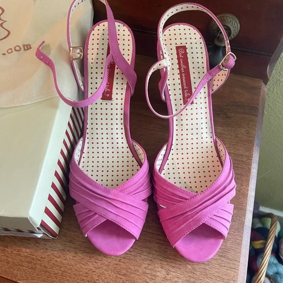 B.A.I.T. Liberty in Magenta Size 11 - Picture 7 of 12